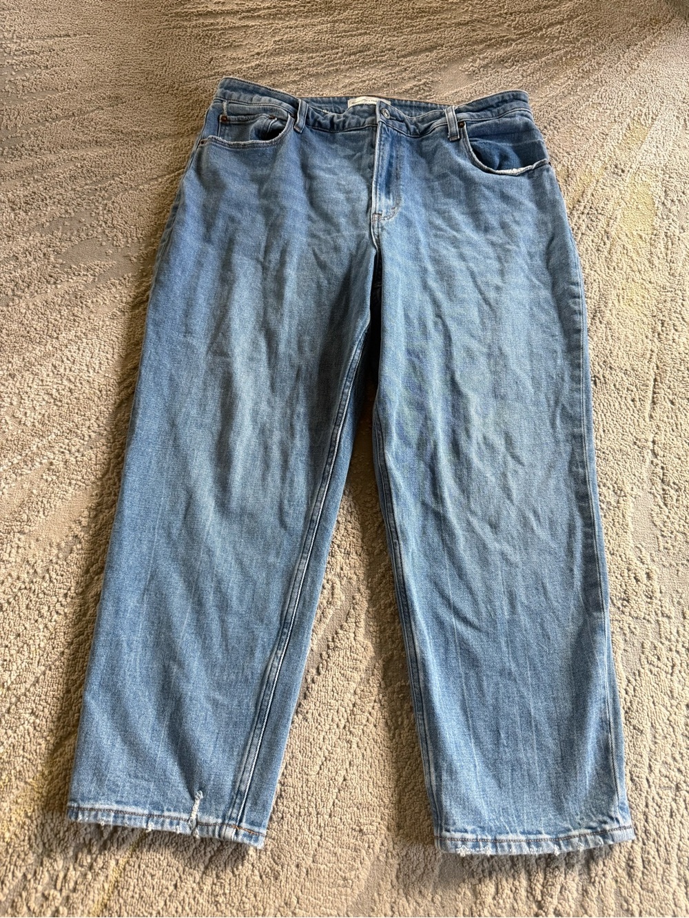 Abercrombie and Fitch jeans the mom high rise curve love 33 / 16 short